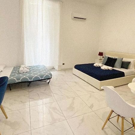 Domus Luigi Leone 2 Bed & Breakfast Napoli Dış mekan fotoğraf