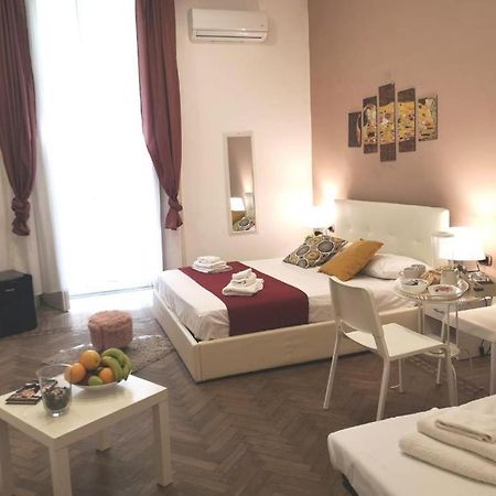 Domus Luigi Leone 2 Bed & Breakfast Napoli Dış mekan fotoğraf