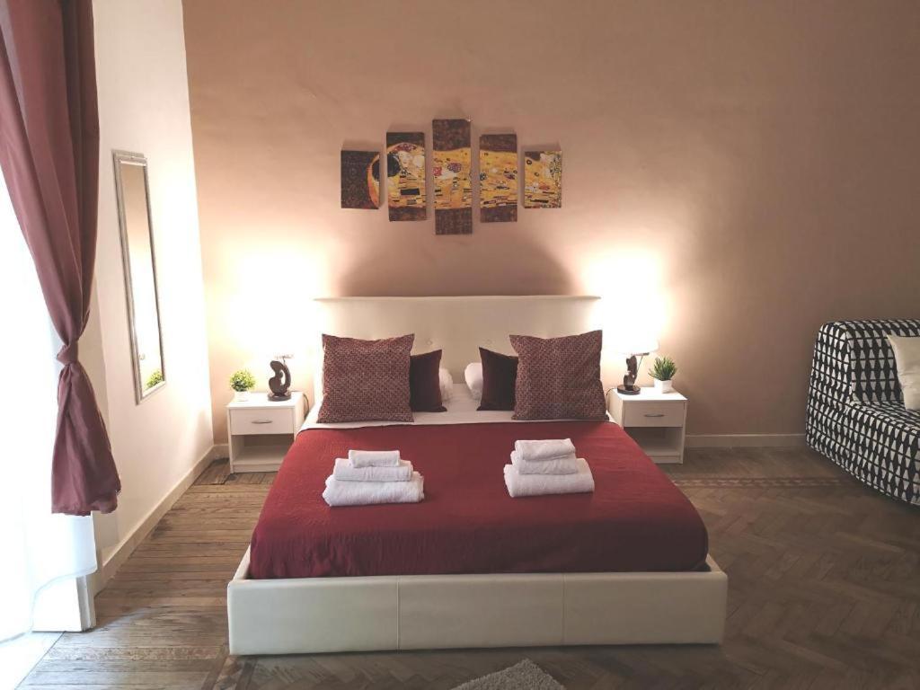 Domus Luigi Leone 2 Bed & Breakfast Napoli Dış mekan fotoğraf